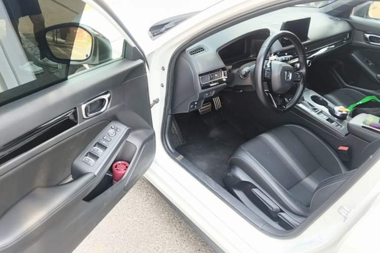 Used Honda Civic 2023 HATCHBACK 240TURBO CVT Extreme Edition Driver Seat