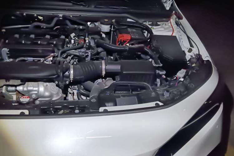 Used Honda Civic 2023 240TURBO CVT Dynamic Edition Engine Bay Left