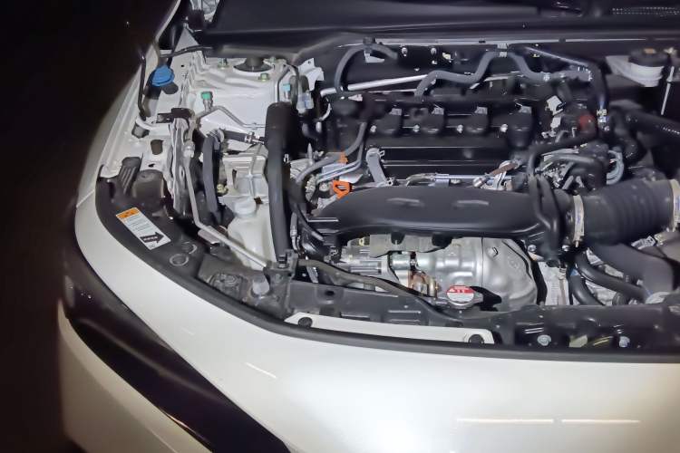 Used Honda Civic 2023 240TURBO CVT Dynamic Edition Engine Bay Right