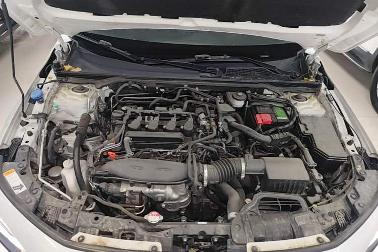 Used Honda Civic 2023 240TURBO CVT Dynamic Edition Engine Bay
