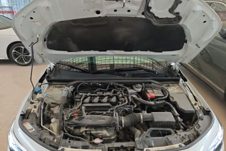 Used Honda Civic 2023 240TURBO CVT Dynamic Edition Engine Bay