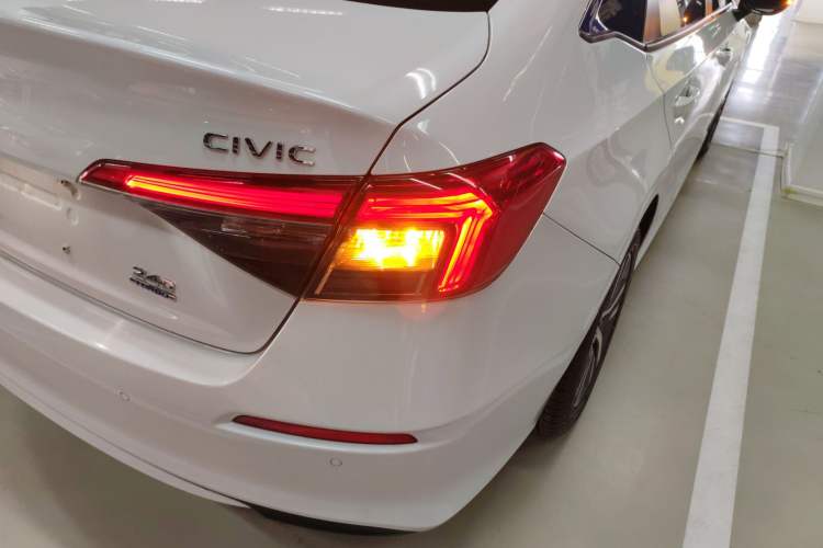 Used Honda Civic 2023 240TURBO CVT Dynamic · Center Stage Special Edition Exterior 3