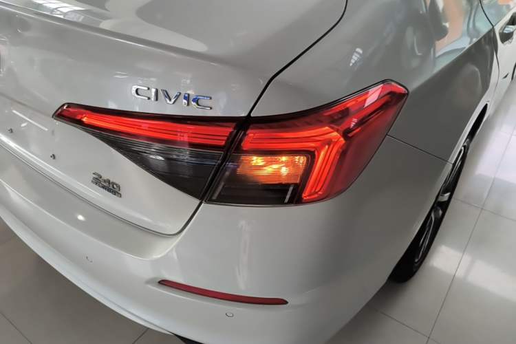 Used Honda Civic 2023 240TURBO CVT Dynamic Edition Exterior 3