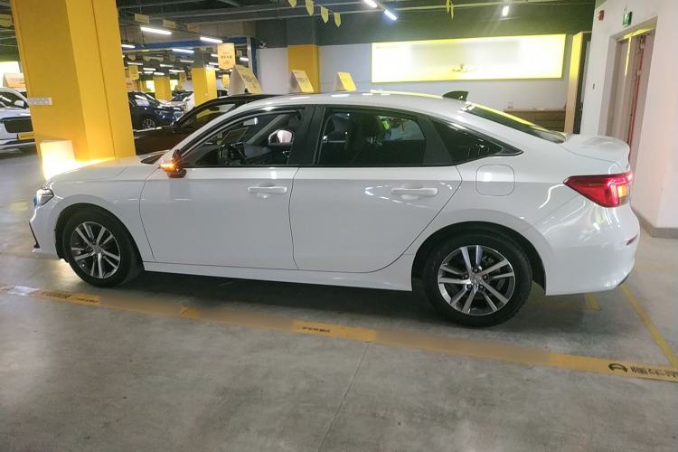 Used Honda Civic 2023 240TURBO CVT Dynamic · Center Stage Special Edition Exterior 3