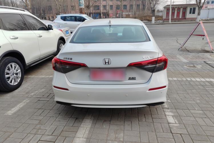 Used Honda Civic 2023 240TURBO CVT Dynamic · Center Stage Special Edition Exterior 4