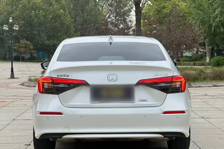 Used Honda Civic 2023 240TURBO CVT Dynamic · Center Stage Special Edition Exterior 4