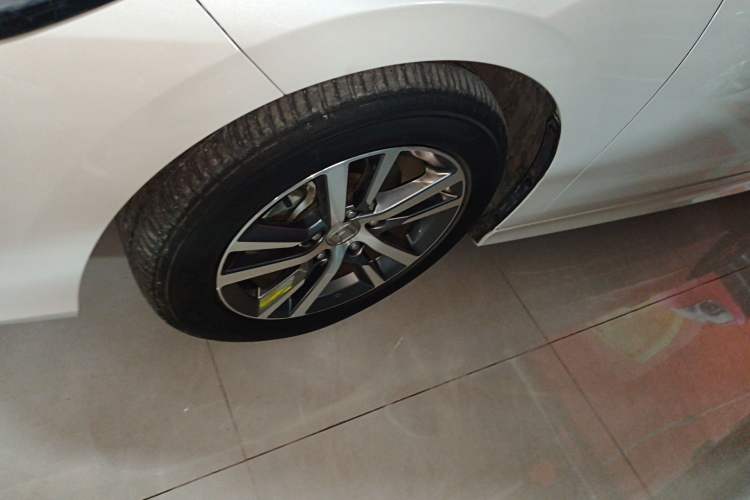 Used Honda Civic 2023 240TURBO CVT Dynamic · Center Stage Special Edition Exterior 4