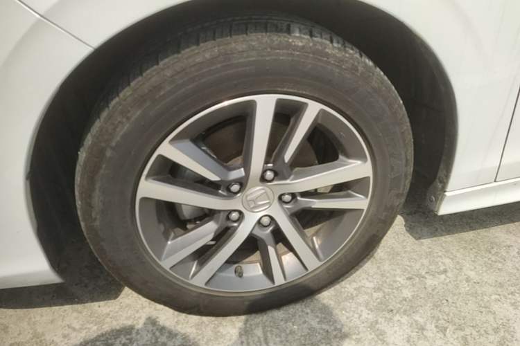 Used Honda Civic 2023 240TURBO CVT Dynamic · Center Stage Special Edition Exterior 4