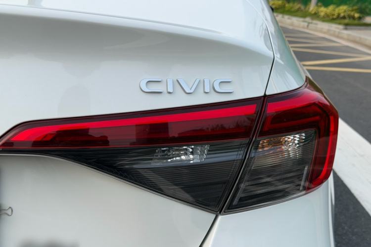 Used Honda Civic 2023 240TURBO CVT Dynamic · Center Stage Special Edition Exterior 6