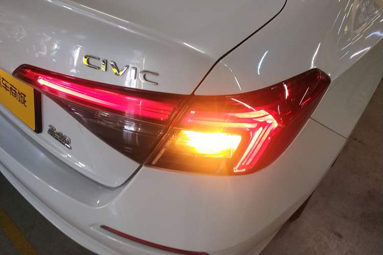 Used Honda Civic 2023 240TURBO CVT Dynamic · Center Stage Special Edition Exterior 6