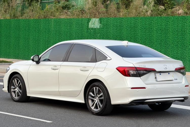 Used Honda Civic 2023 240TURBO CVT Dynamic · Center Stage Special Edition Exterior 8