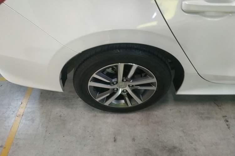 Used Honda Civic 2023 240TURBO CVT Dynamic · Center Stage Special Edition Exterior 8