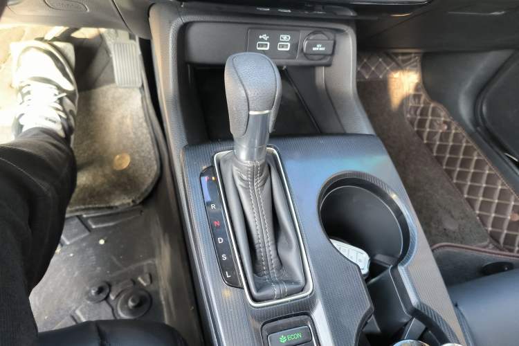 Used Honda Civic 2023 240TURBO CVT Dynamic Edition Gear Lever