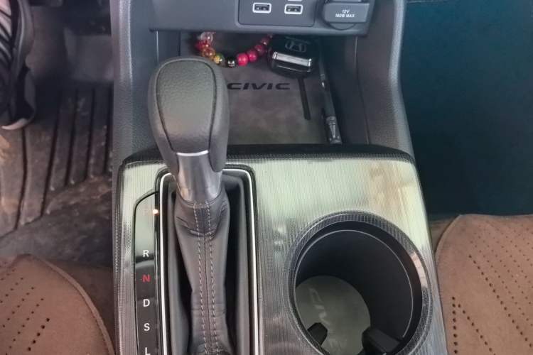 Used Honda Civic 2023 240TURBO CVT Dynamic Edition Gear Lever