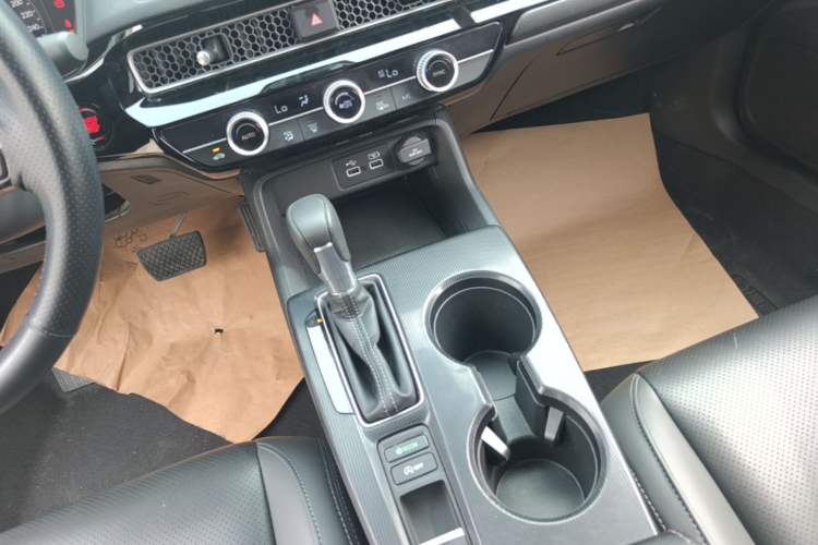 Used Honda Civic 2023 240TURBO CVT Dynamic Edition Gear Lever
