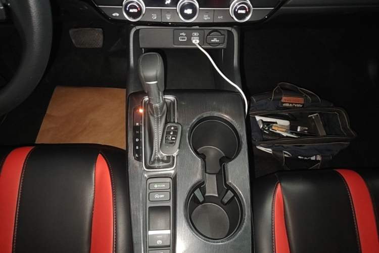 Used Honda Civic 2023 240TURBO CVT Dynamic Edition Gear Lever