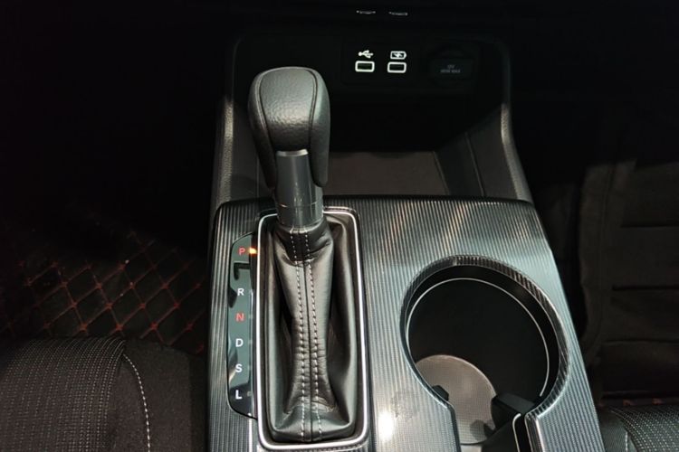 Used Honda Civic 2023 240TURBO CVT Dynamic · Center Stage Special Edition Gear Lever