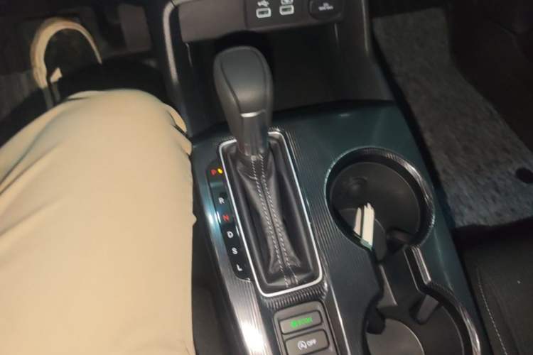 Used Honda Civic 2023 240TURBO CVT Dynamic Edition Gear Lever