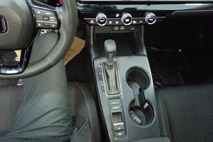 Used Honda Civic 2023 240TURBO CVT Dynamic Edition Gear Lever