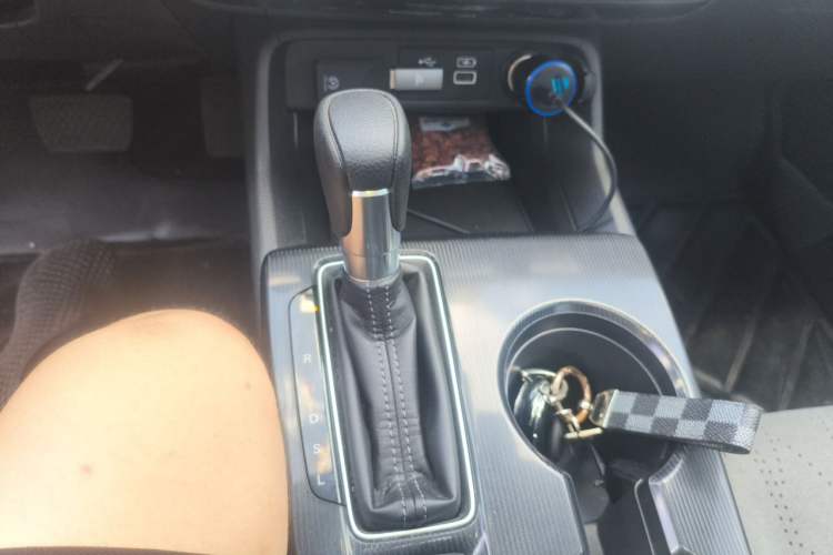 Used Honda Civic 2023 240TURBO CVT Dynamic · Center Stage Special Edition Gear Lever