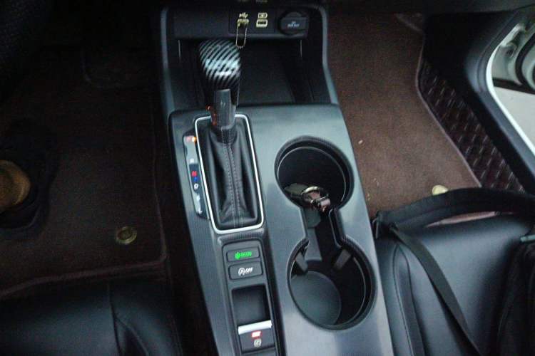 Used Honda Civic 2023 240TURBO CVT Dynamic · Center Stage Special Edition Gear Lever