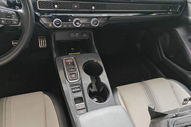 Used Honda Civic 2023 HATCHBACK 2.0L eHEV Extreme Control Edition Gear Lever