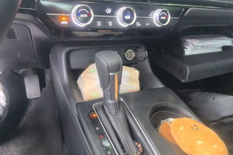 Used Honda Civic 2023 240TURBO CVT Dynamic Edition Gear Lever