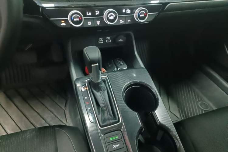 Used Honda Civic 2023 240TURBO CVT Dynamic · Center Stage Special Edition Gear Lever