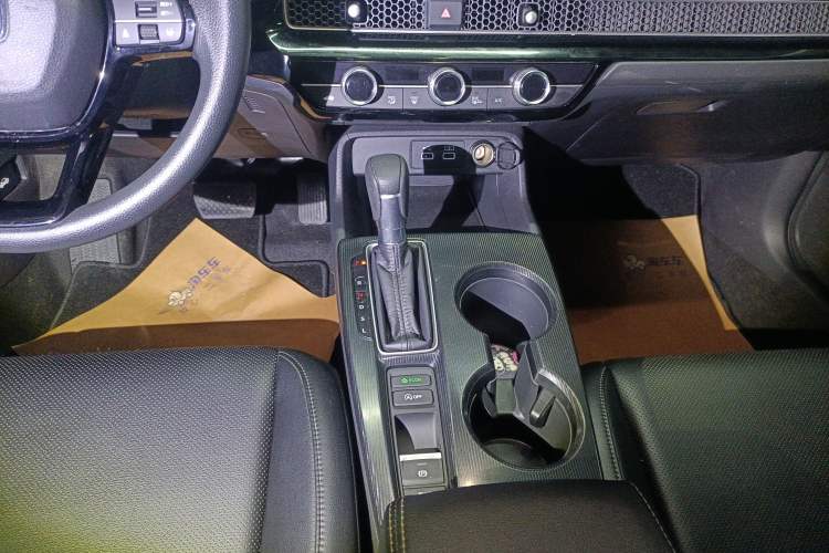 Used Honda Civic 2023 240TURBO CVT Dynamic · Center Stage Special Edition Gear Lever