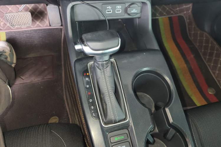 Used Honda Civic 2023 240TURBO CVT Dynamic Edition Gear Lever