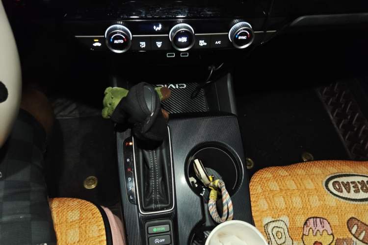 Used Honda Civic 2023 240TURBO CVT Dynamic Edition Gear Lever