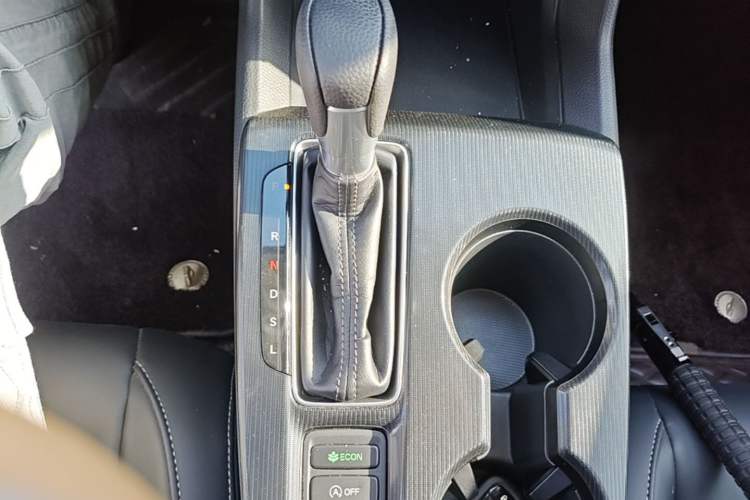 Used Honda Civic 2023 240TURBO CVT Dynamic · Center Stage Special Edition Gear Lever