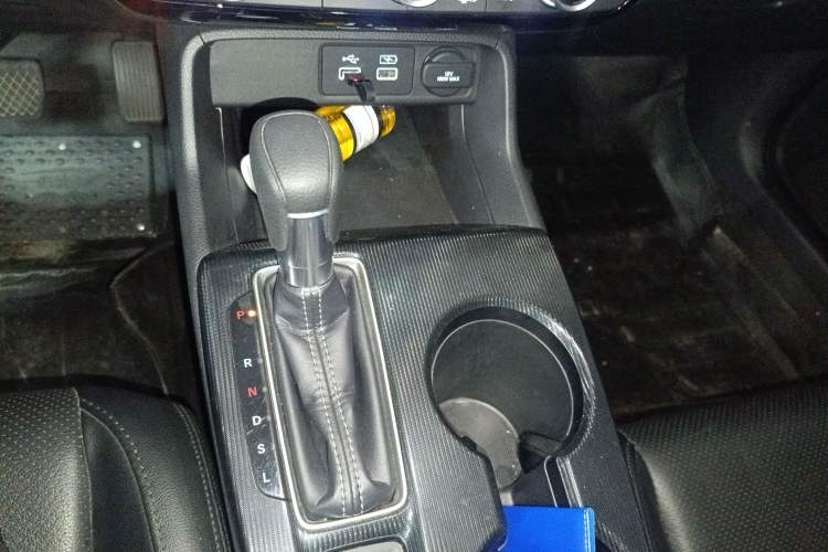 Used Honda Civic 2023 240TURBO CVT Dynamic · Center Stage Special Edition Gear Lever