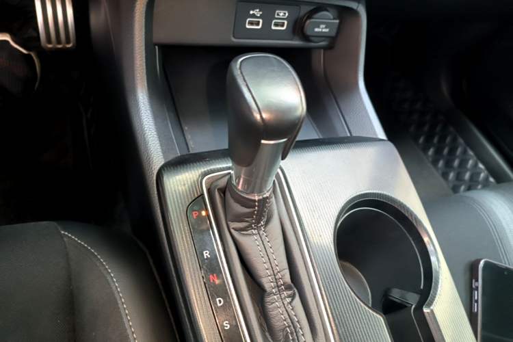 Used Honda Civic 2023 HATCHBACK 240TURBO CVT Extreme Edition Gear Lever