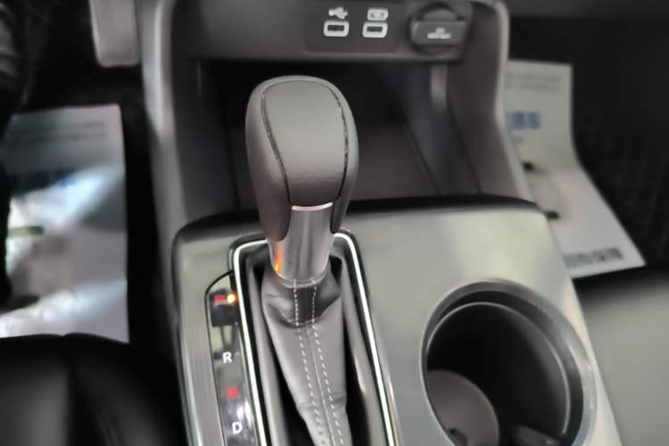 Used Honda Civic 2023 240TURBO CVT Dynamic Edition Gear Lever