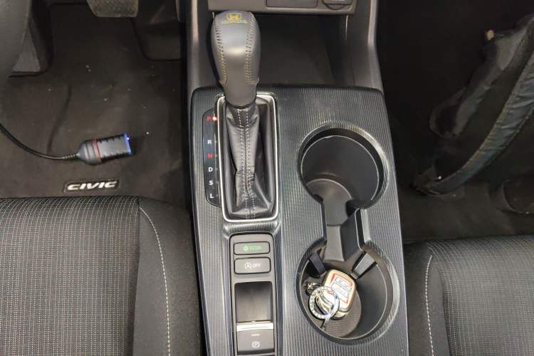 Used Honda Civic 2023 240TURBO CVT Dynamic · Center Stage Special Edition Gear Lever