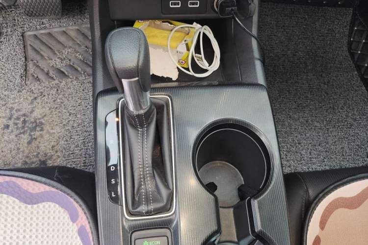 Used Honda Civic 2023 240TURBO CVT Dynamic · Center Stage Special Edition Gear Lever