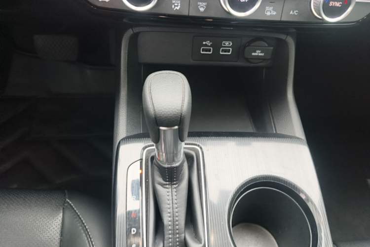 Used Honda Civic 2023 240TURBO CVT Dynamic Edition Gear Lever