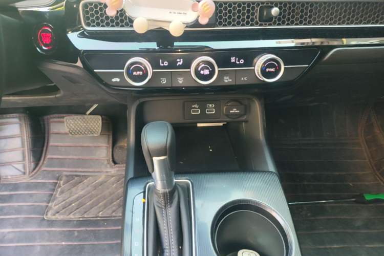 Used Honda Civic 2023 240TURBO CVT Dynamic Edition Gear Lever