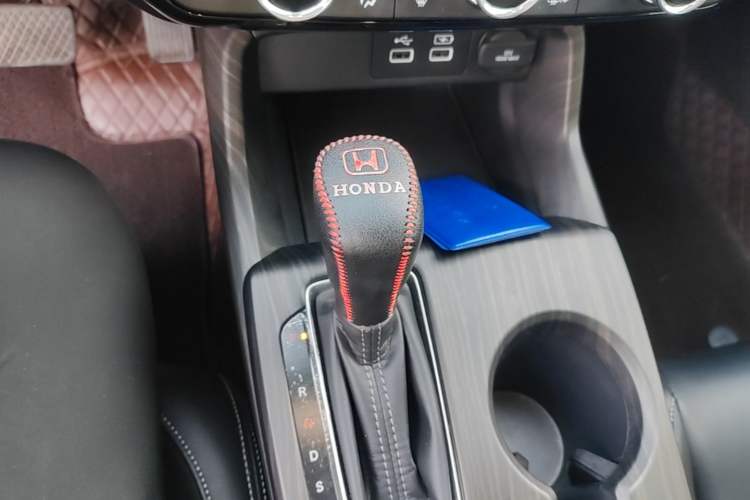 Used Honda Civic 2023 240TURBO CVT Dynamic · Center Stage Special Edition Gear Lever