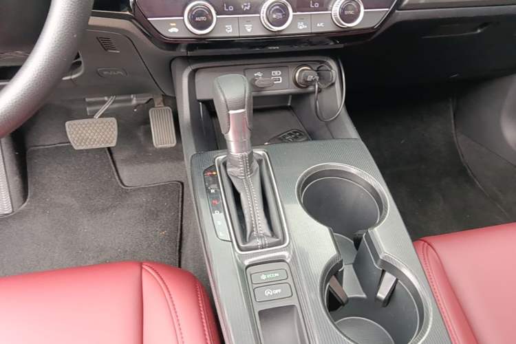 Used Honda Civic 2023 240TURBO CVT Dynamic · Center Stage Special Edition Gear Lever