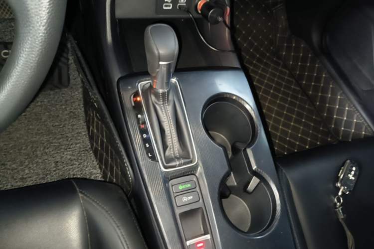 Used Honda Civic 2023 240TURBO CVT Dynamic · Center Stage Special Edition Gear Lever
