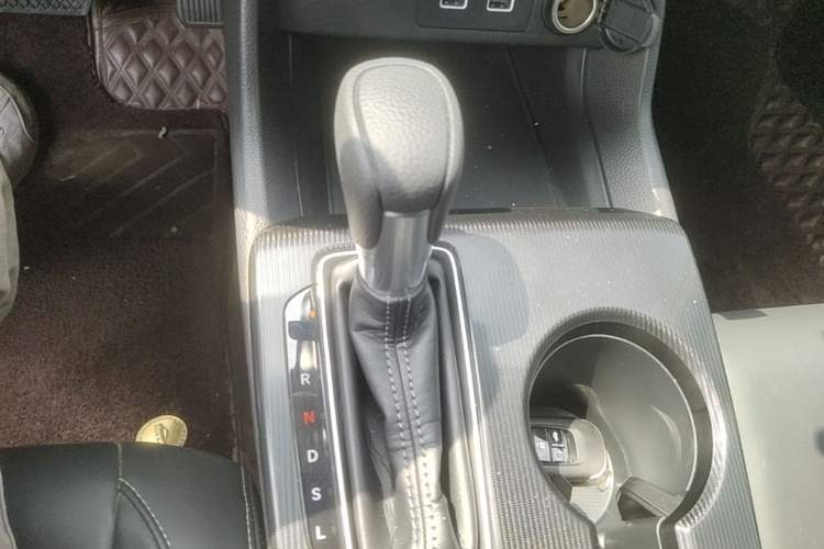 Used Honda Civic 2023 240TURBO CVT Dynamic · Center Stage Special Edition Gear Lever
