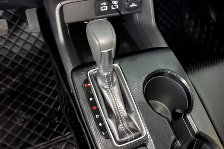 Used Honda Civic 2023 240TURBO CVT Dynamic Edition Gear Lever
