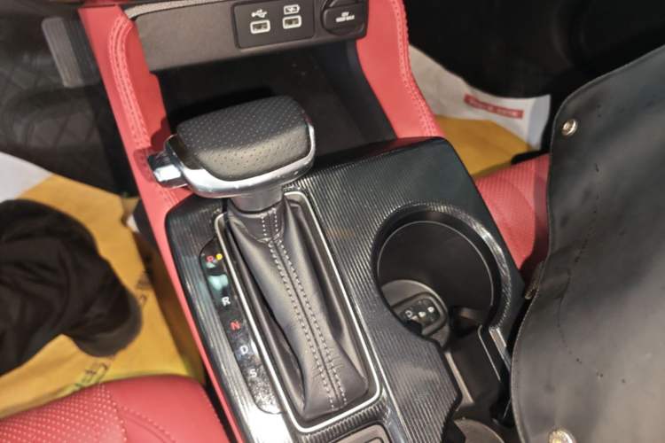 Used Honda Civic 2023 240TURBO CVT Dynamic Edition Gear Lever
