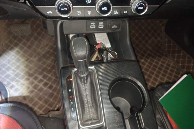Used Honda Civic 2023 240TURBO CVT Dynamic Edition Gear Lever