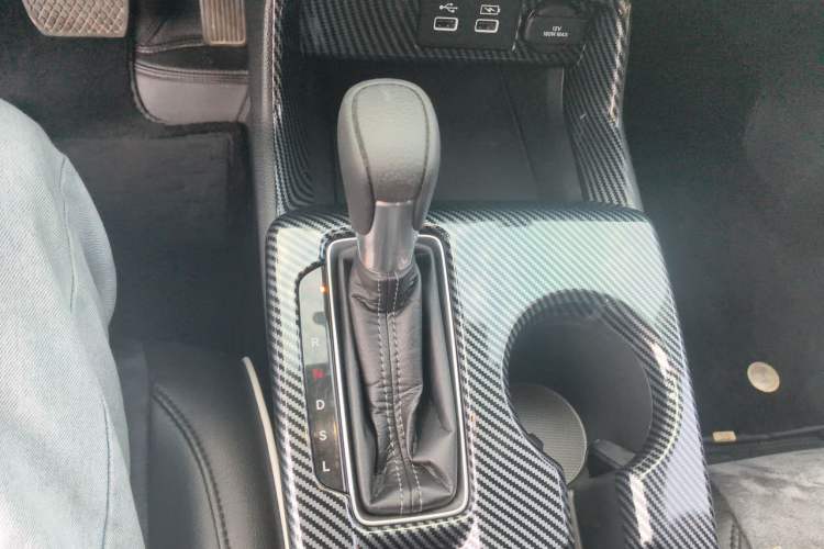 Used Honda Civic 2023 240TURBO CVT Dynamic · Center Stage Special Edition Gear Lever