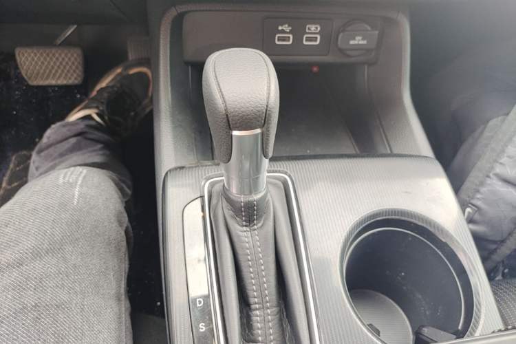 Used Honda Civic 2023 240TURBO CVT Dynamic Edition Gear Lever