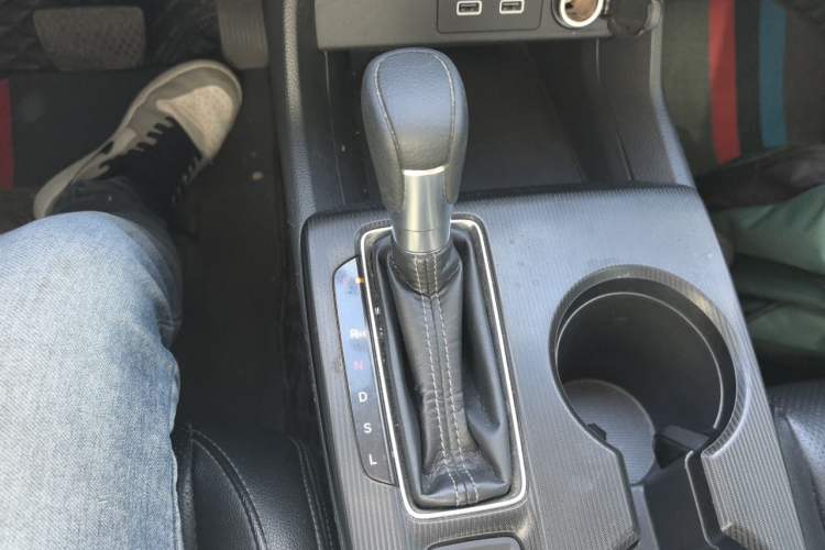 Used Honda Civic 2023 240TURBO CVT Dynamic Edition Gear Lever