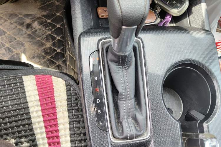 Used Honda Civic 2023 240TURBO CVT Dynamic · Center Stage Special Edition Gear Lever